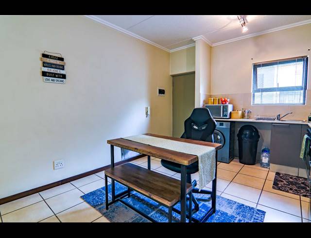 1 BEDROOM APARTMENT FOR SALE IN BRYANSTON